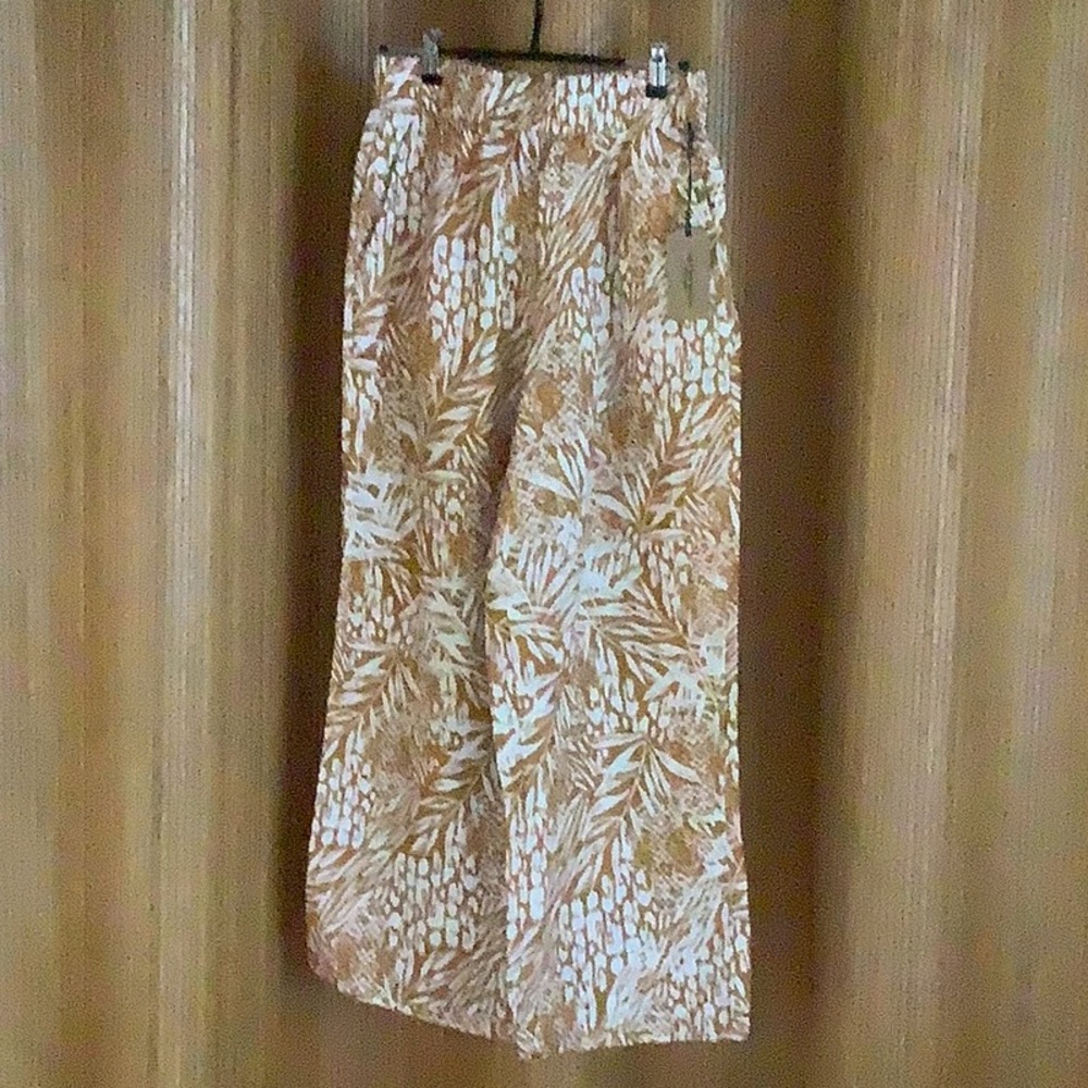NWT! Wide Leg Pants Size Medium